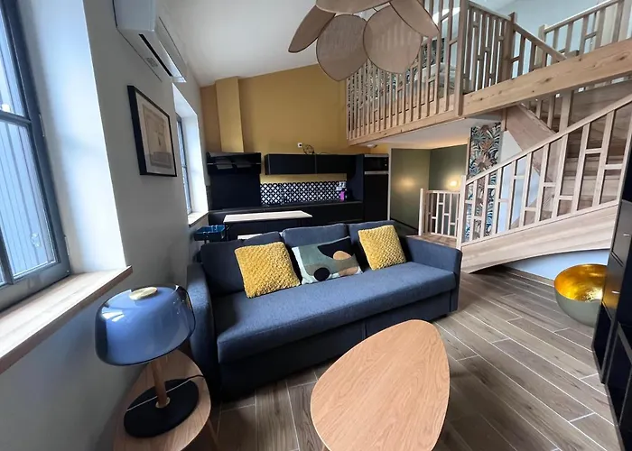 La Maison Rue Nadaud, Au Pied Des Remparts * Carcassonne